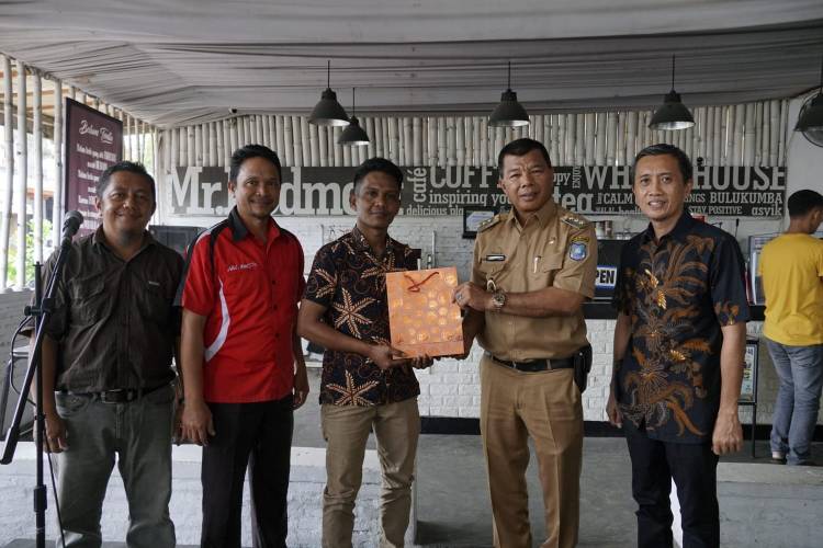 Serahkan Hadiah Juara Domino Pordi Sulsel, Andi Utta : Domino adalah olahraga Rakya