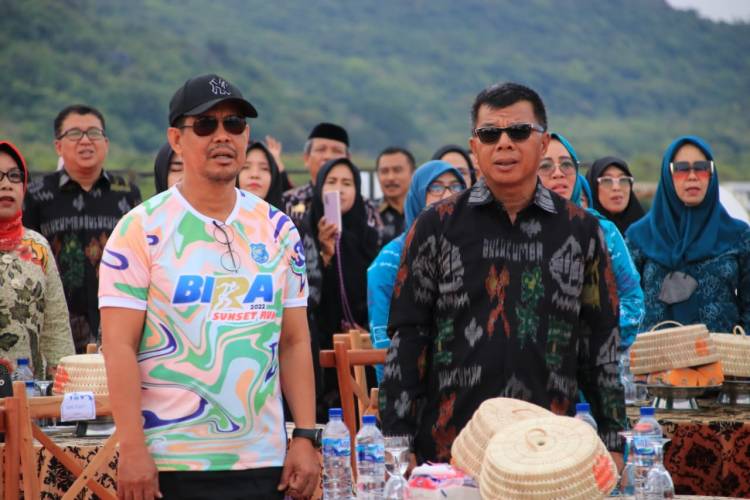 Ketua Dekranasda Bulukumba Herfida Attas Lantik Jajaran Pengurusnya