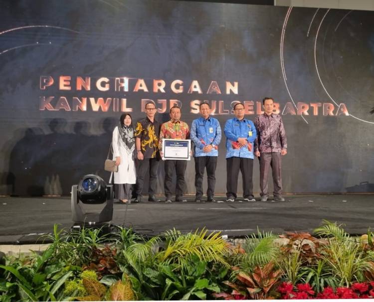 BPKPD Bulukumba Terima Penghargaan Penyetor Pajak Tertinggi