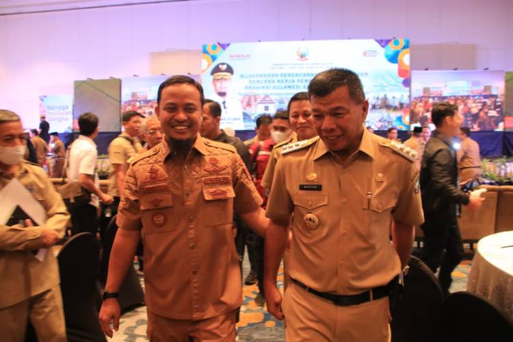 Bupati Andi Utta Terima Penghargaan Mitigasi dan Adaptasi Perubahan Iklim 