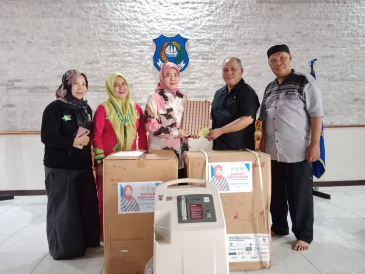 Aliyah Mustika Serahkan Bantuan Alkes ke RSUD Andi Sultan Daeng Radja