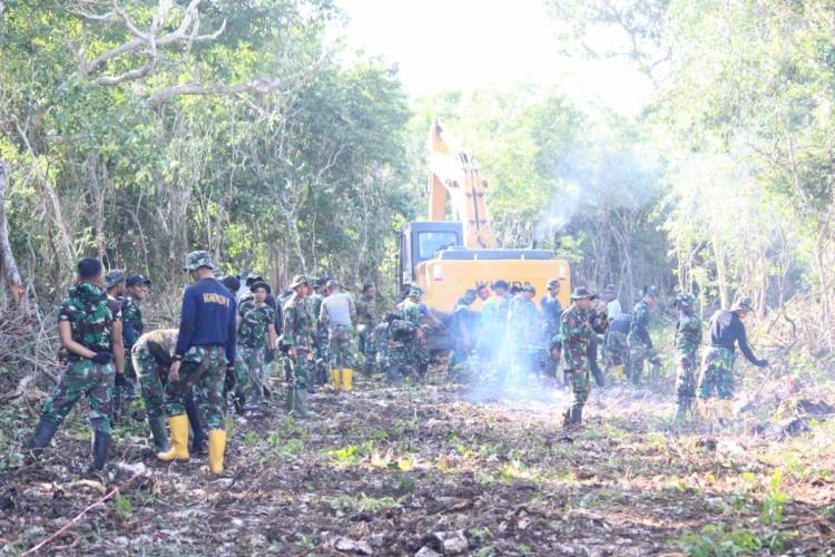 Hujan Tak Surutkan Semangat Satgas TMMD Kodim 1411/Bulukumba.