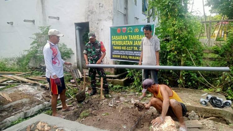 TMMD Bulukumba Bangun Jamban Rumah Warga