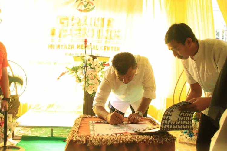 Bupati Andi Utta Resmikan Faskes Mumtaza Medikal Center Kajang