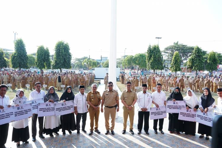 Serahkan Insentif Guru TPA Dari Baznas, Andi Utta Tekankan Pendidikan Moral Generasi Muda