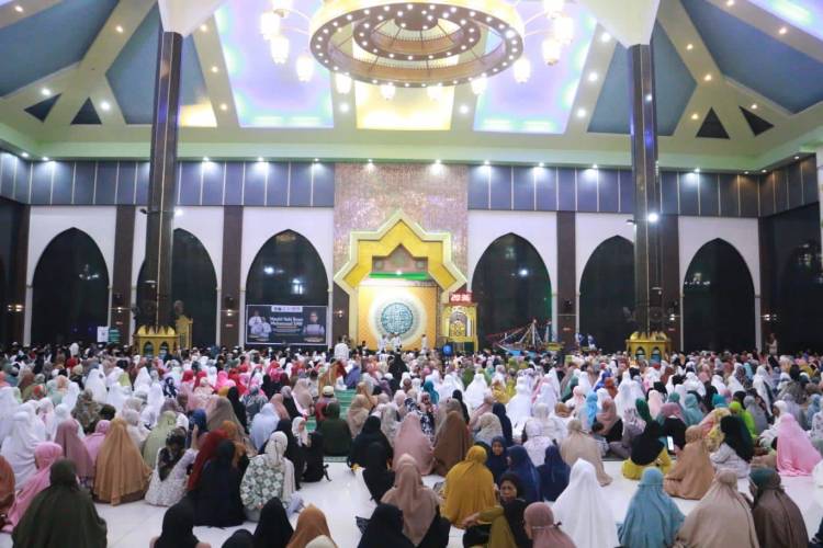 Ustadz Maulana Disambut Ribuan Jama'ah di Masjid ICDT Bulukumba