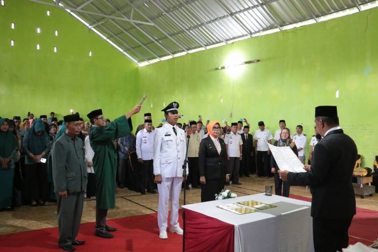 Bupati Andi Utta Lantik Kepala Desa Tambangan, Dihadiri Pimpinan dan Anggota DPRD