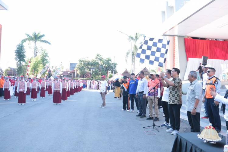 Meriahkan HUT RI, Wabup Edy Manaf Lepas Gerak Jalan Indah 