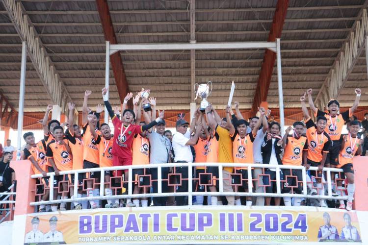 Bupati Cup 2024 Resmi Ditutup, Giliran Rilau Ale Angkat Trofi Juara