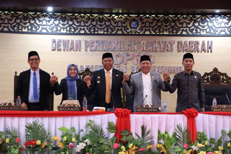 Bupati-Wabup Hadiri Penetapan APBD Bulukumba 2025