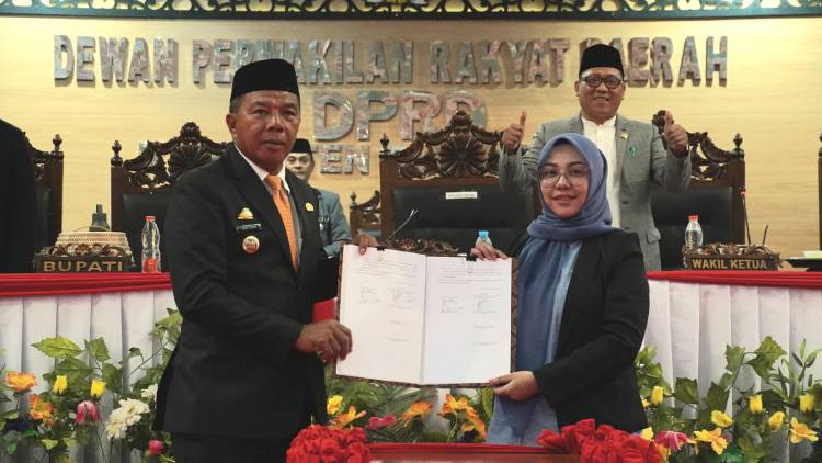 Bupati-Wabup Hadiri Penetapan APBD Bulukumba 2025