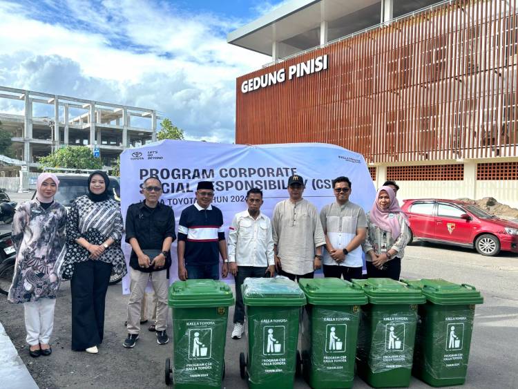 Jelang Hari Jadi Bulukumba, Kalla Toyota Sumbang Kontainer Sampah  