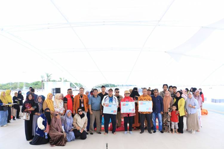 Support UMKM, IKA SMANSA Bulukumba Gelar Sharing Session di Pantai Merpati  Prof. Rosnawintang Akui Perkembangan Bulukumba Luar Biasa