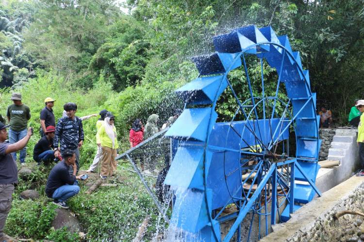 Diresmikan Sekda Ali Saleng, Desa Anrang Miliki Kincir Air untuk Suplai Air Bersih Warga