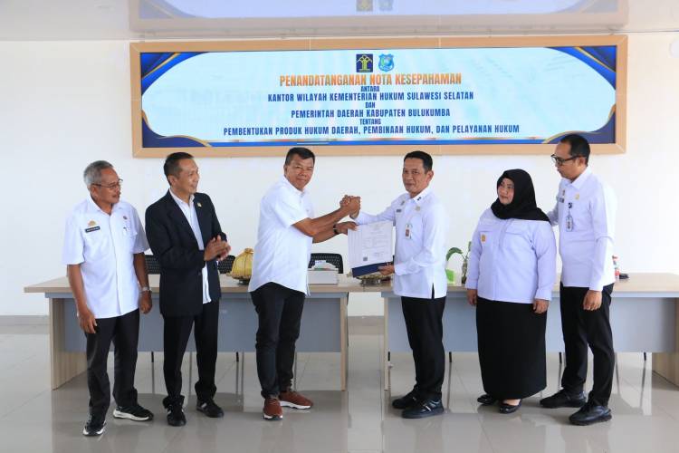 Teken Nota Kesepahaman, Kemenkum Sulsel Serahkan 5 Hak Kekayaan Intelektual Bulukumba