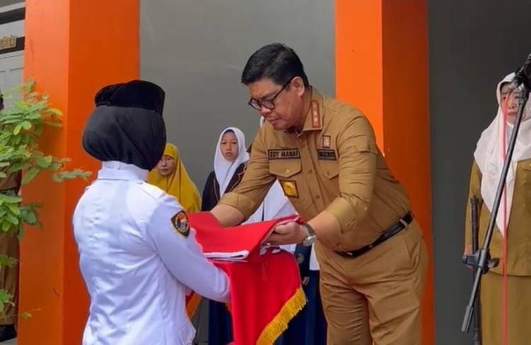 Pimpin Upacara di SMPN 2 Bulukumba, Andi Edy Manaf Tekankan Pentingnya Etika