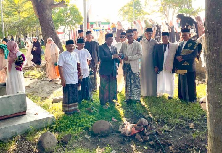 Bupati Bulukumba Terima Belasan Sapi Kurban dari Kerukunan Masyarakat Bulukumba