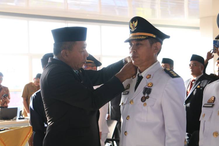Lantik Pejabat, Bupati Andi Utta Minta Pejabat Tunjukkan Kinerja Terbaik