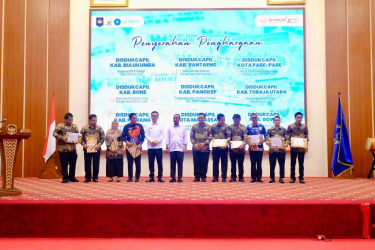 Disdukcapil Bulukumba Sabet Penghargaan Perekaman KTP El Tertinggi se Sulsel 2024