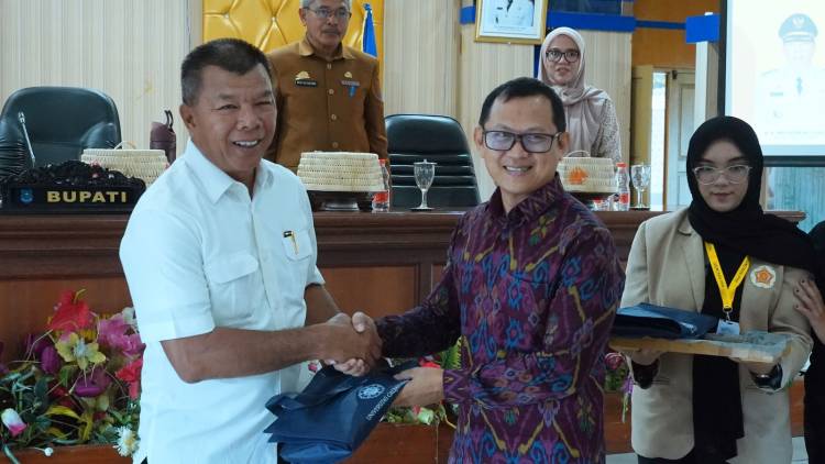 Terima Mahasiswa KKN UGM, Bupati Andi Utta Bicara Indonesia Emas 2045
