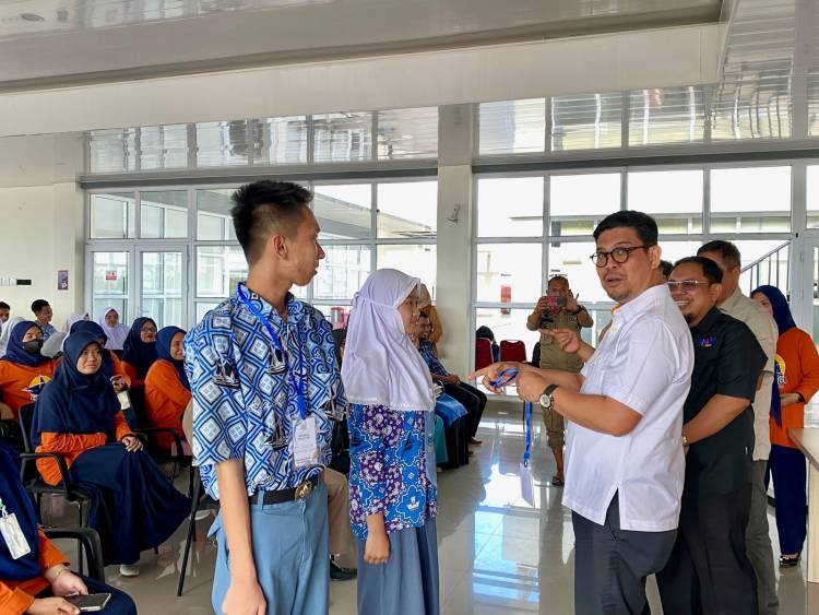 Buka English Camp, Wabup Edy Manaf: Kuasai Bahasa Inggris untuk Hadapi Dunia Global