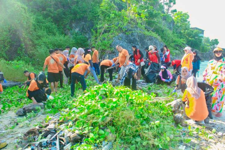 Liburan dan G2B2 Ala TP-PKK dan Dekranasda Bulukumba di Pantai Tanjung Bira