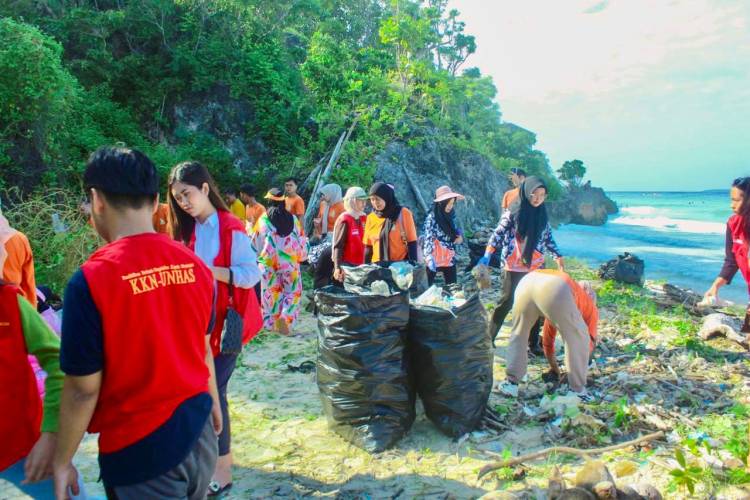 Liburan dan G2B2 Ala TP-PKK dan Dekranasda Bulukumba di Pantai Tanjung Bira