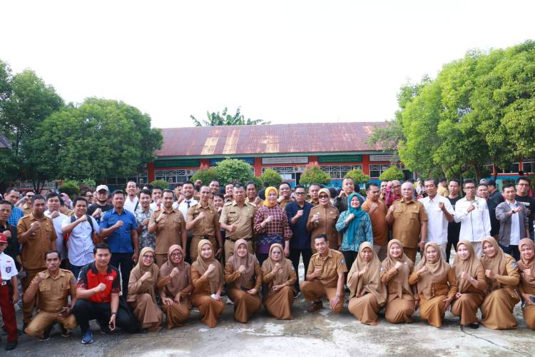 Bupati Andi Utta Tinjau Gerakan Ayah Mengantar Anak Hari Pertama Sekolah di SDN 2 Bulukumba