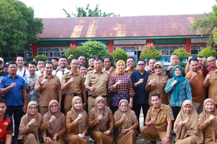 Bupati Andi Utta Tinjau Gerakan Ayah Mengantar Anak Hari Pertama Sekolah di SDN 2 Bulukumba