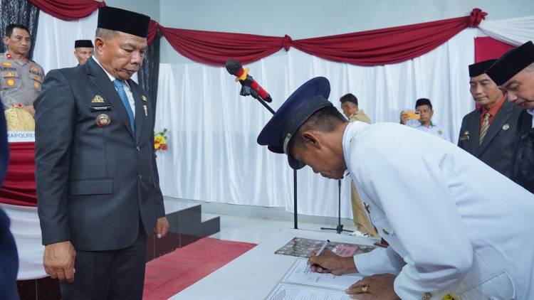 Sehari Bupati Andi Utta Lantik Dua Kepala Desa Pengganti Antar Waktu