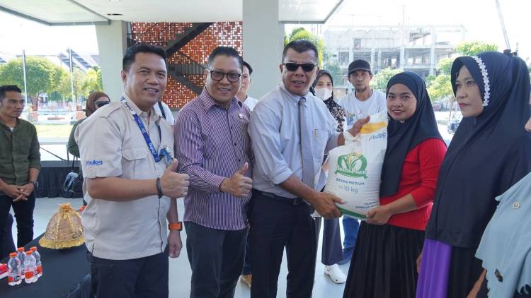 Lepas Bantuan Beras Pemerintah, Bupati Andi Utta Minta Tepat Sasaran