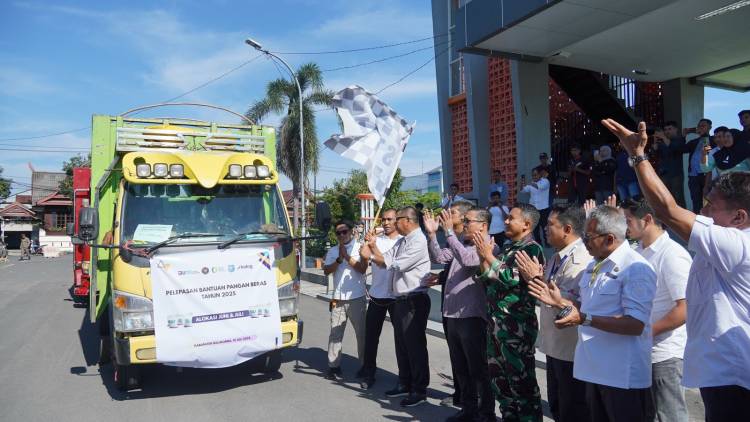 Lepas Bantuan Beras Pemerintah, Bupati Andi Utta Minta Tepat Sasaran