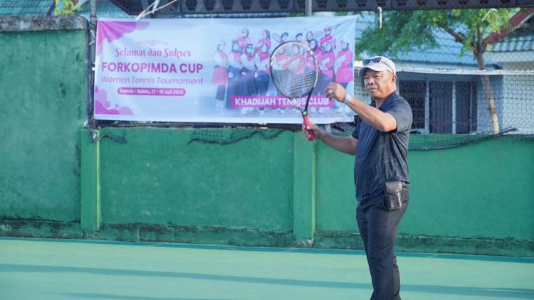 Diinisiasi Ketua PN Bulukumba, Bupati Andi Utta Buka Turnamen Tenis Perempuan Forkopimda