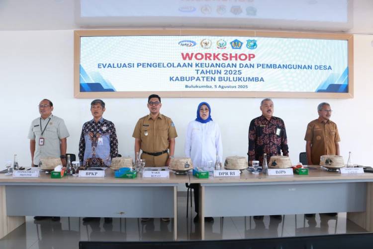 Dihadiri Yuliani Paris, Wabup Edy Manaf Buka Workshop Pengelolaan Keuangan Desa