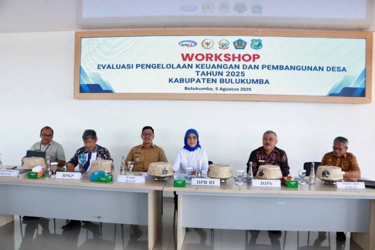 Dihadiri Yuliani Paris, Wabup Edy Manaf Buka Workshop Pengelolaan Keuangan Desa