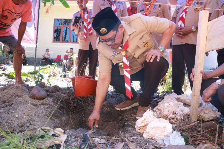 Hari Pramuka, Edy Manaf Letakkan Batu Pertama Pembangunan Mushallah Cikal Bulukumba 