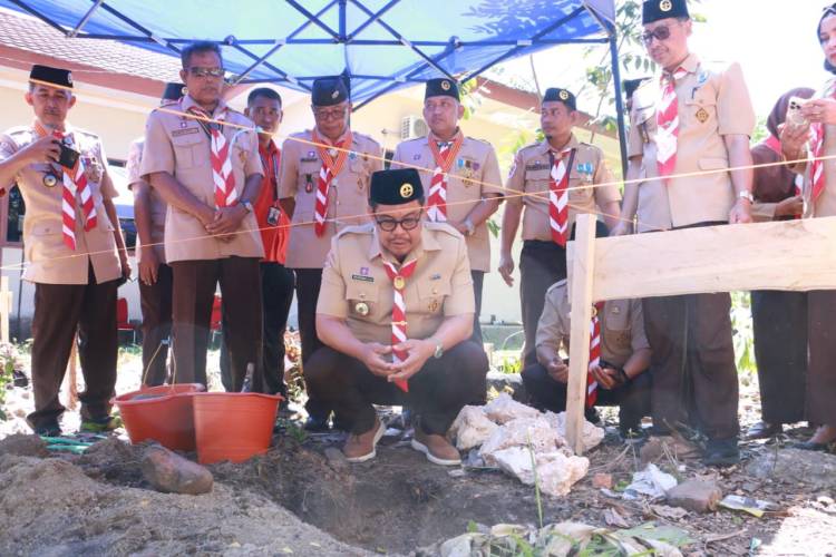Hari Pramuka, Edy Manaf Letakkan Batu Pertama Pembangunan Mushallah Cikal Bulukumba 