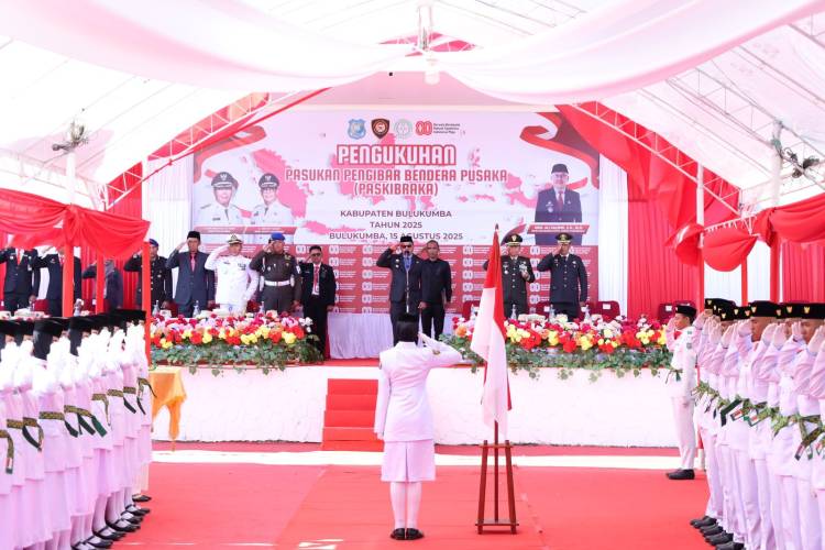 Paskibra Bulukumba Dikukuhkan, Siap Kibarkan Bendera di HUT RI 80