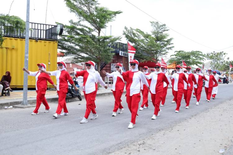 Dilepas Bupati Andi Utta, Gerak Jalan Semarakkan HUT RI ke 80