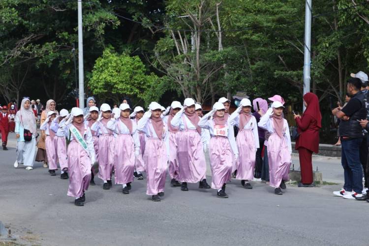 Dilepas Bupati Andi Utta, Gerak Jalan Semarakkan HUT RI ke 80
