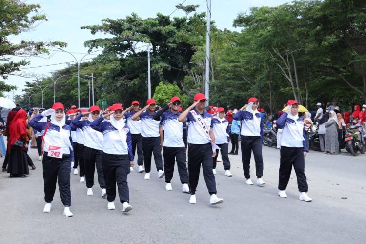 Dilepas Bupati Andi Utta, Gerak Jalan Semarakkan HUT RI ke 80