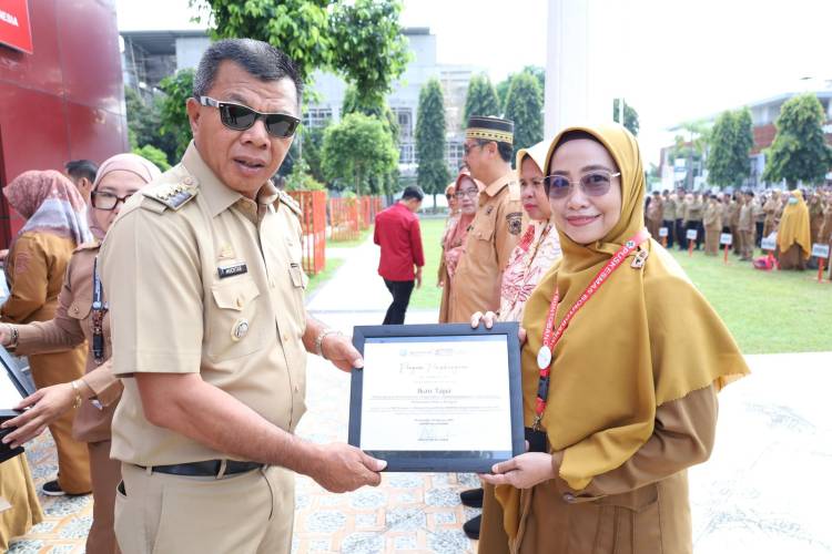 Bupati Andi Utta Serahkan Penghargaan bagi Pemenang Inovasi Daerah