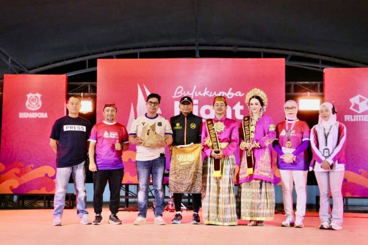 Meriah! Ratusan Peserta Ramaikan Bulukumba Night Run 2025 di Pantai Merpati