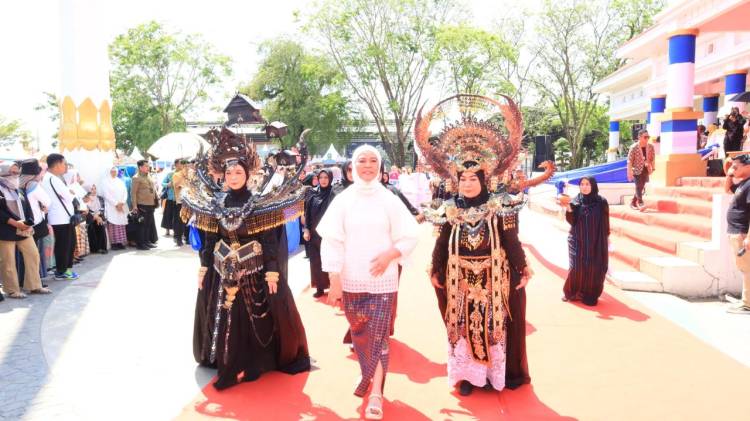 Herfida Muchtar Pimpin Defile PKK Bulukumba, Bawa Simbol Kesederhanaan dan Etos Kerja