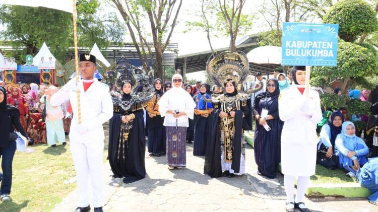 Herfida Muchtar Pimpin Defile PKK Bulukumba, Bawa Simbol Kesederhanaan dan Etos Kerja