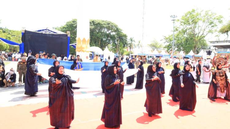 Herfida Muchtar Pimpin Defile PKK Bulukumba, Bawa Simbol Kesederhanaan dan Etos Kerja
