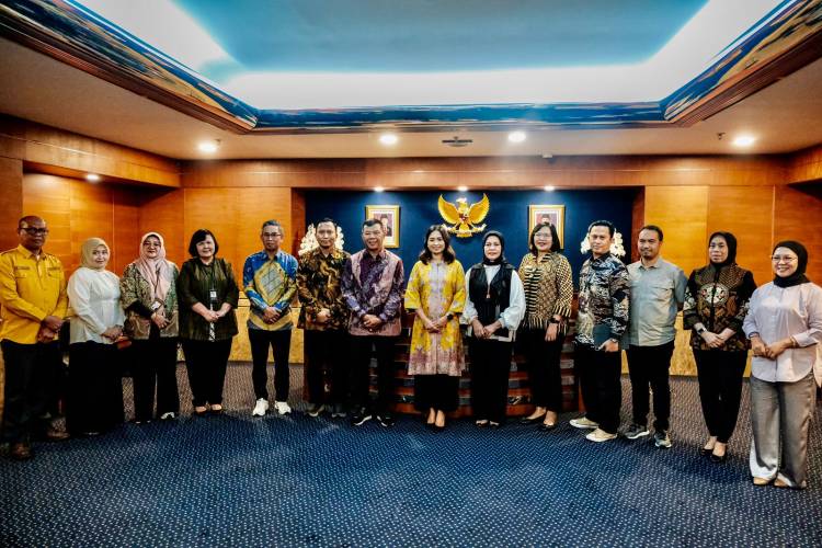 Temui Wamen Pariwisata, Bupati Andi Utta Undang ke Festival Pinisi