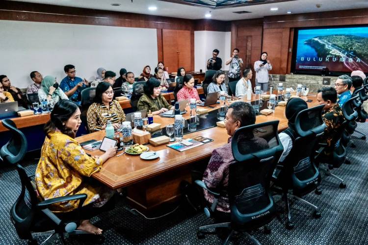 Temui Wamen Pariwisata, Bupati Andi Utta Undang ke Festival Pinisi