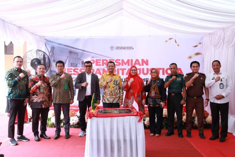 Didampingi Bupati Andi Utta, Dirjen Badilum Mahkamah Agung Resmikan Mess Panrita Justicia