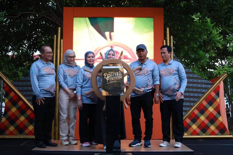 Annyorong Lopi Awali Festival Pinisi Bulukumba 2025 